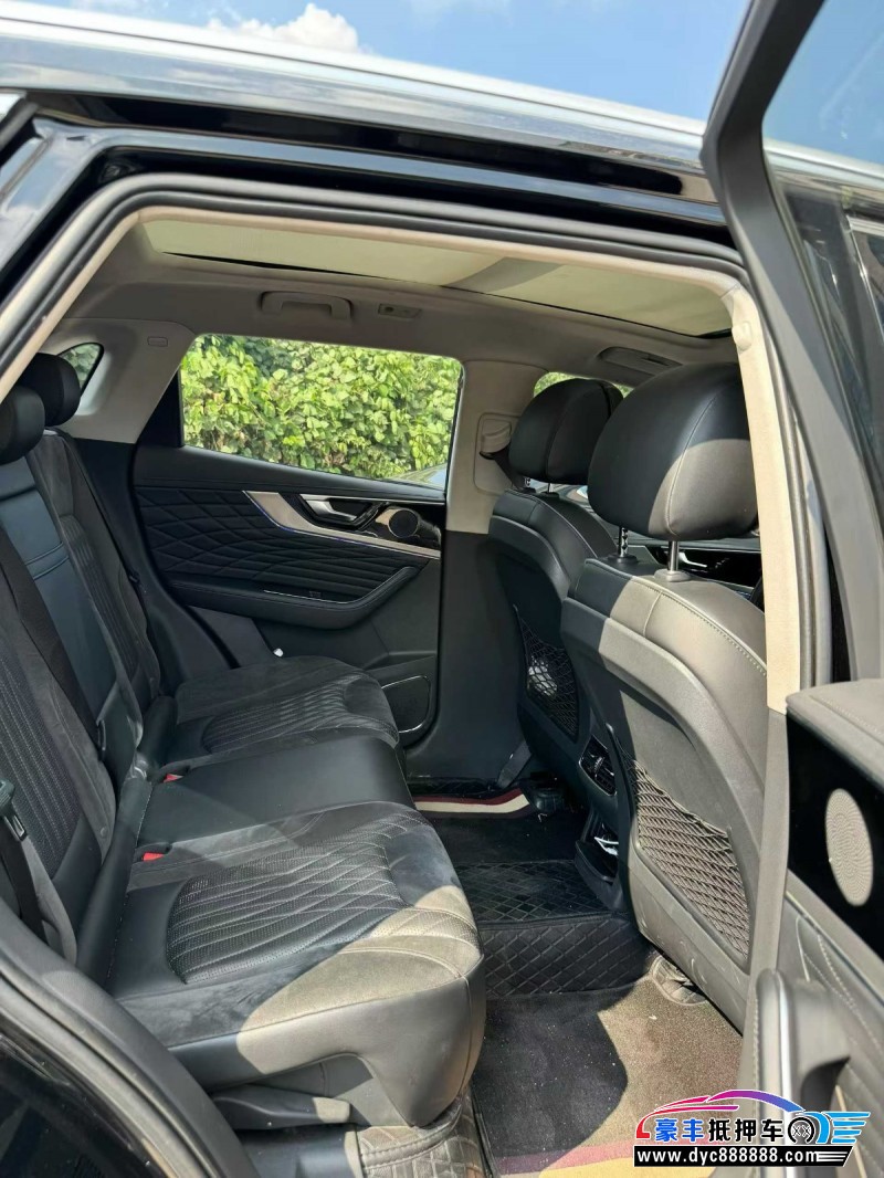 22年红旗HS5轿车抵押车出售