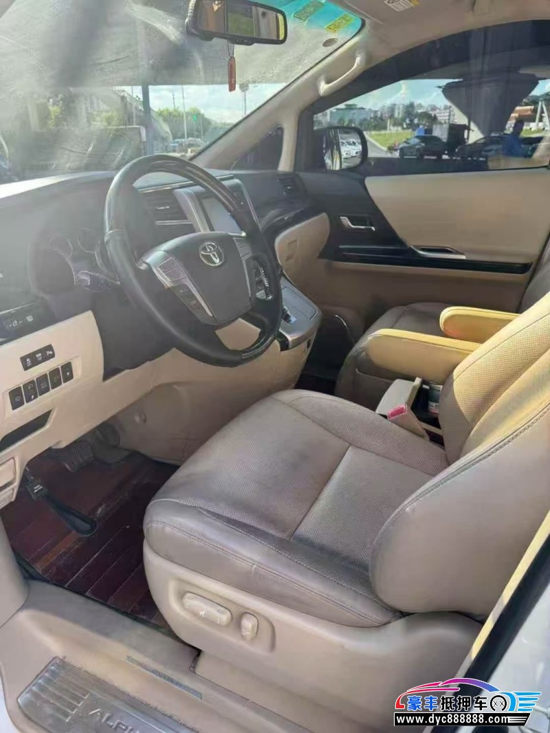 12年丰田埃尔法轿车抵押车出售