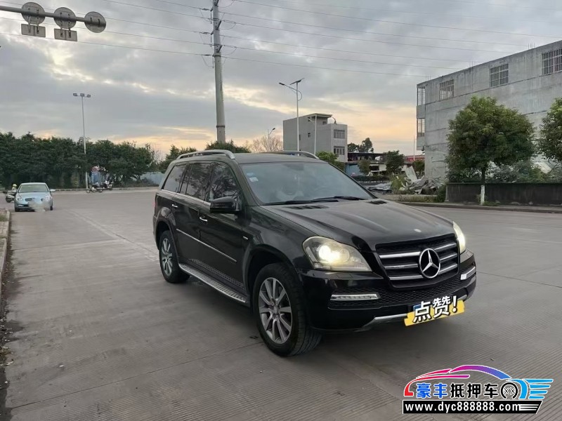 13年奔驰GL轿车抵押车出售