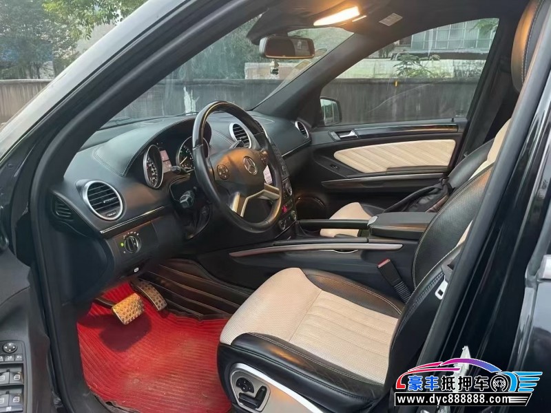 13年奔驰GL轿车抵押车出售