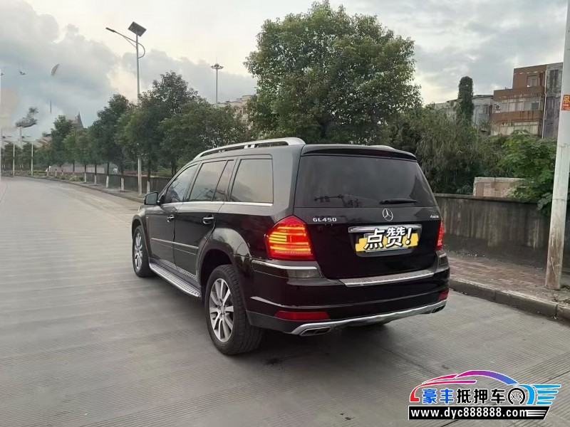 13年奔驰GL轿车抵押车出售