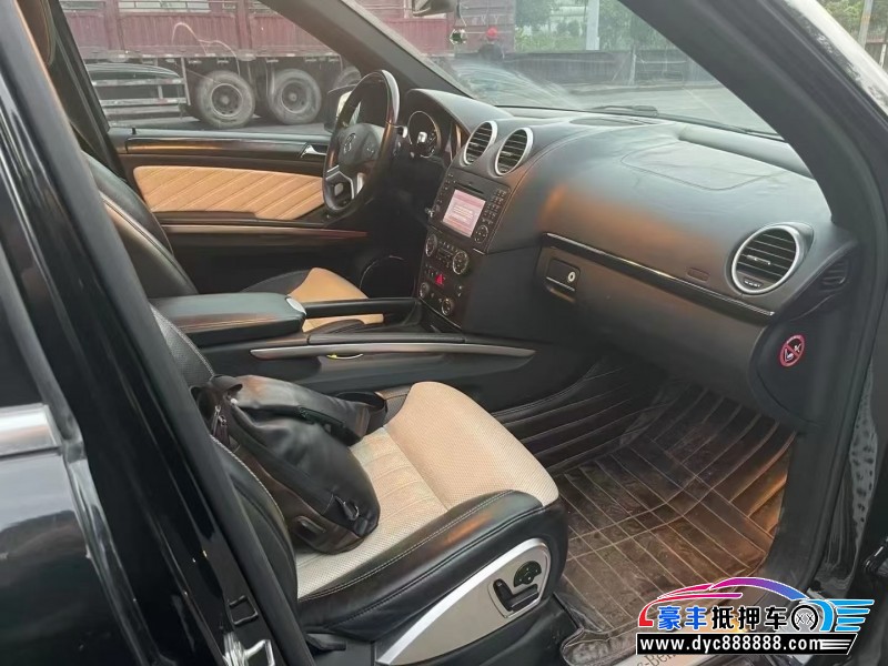 13年奔驰GL轿车抵押车出售