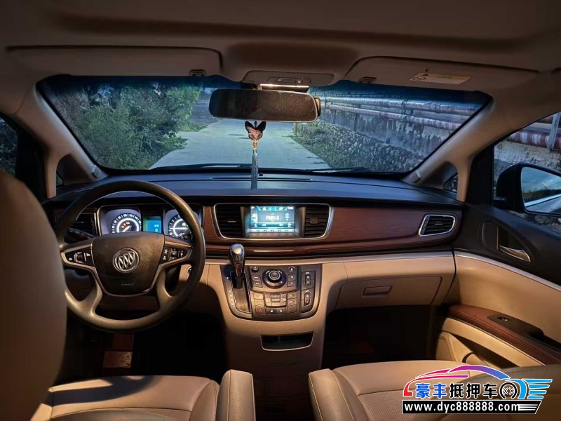 19年别克GL8轿车抵押车出售