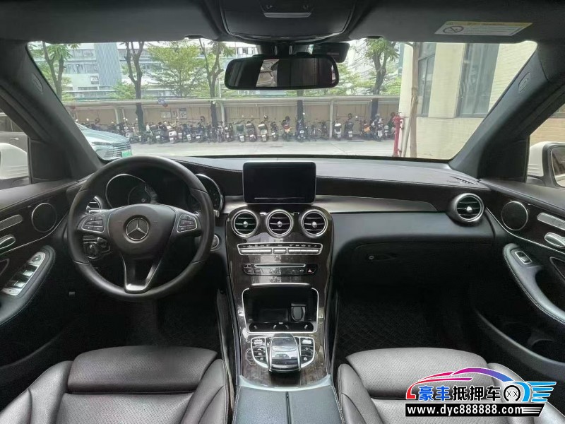 19年奔驰GLC轿车抵押车出售