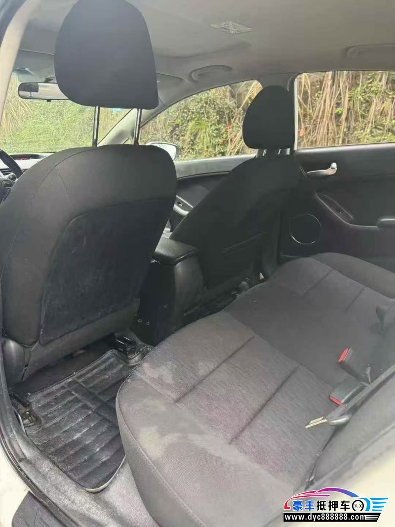 15年起亚K3轿车抵押车出售