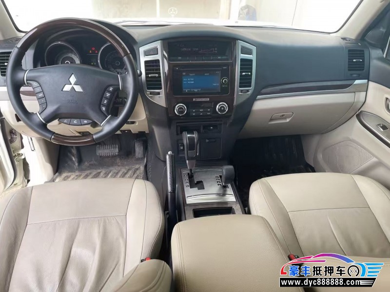 19年三菱帕杰罗轿车抵押车出售