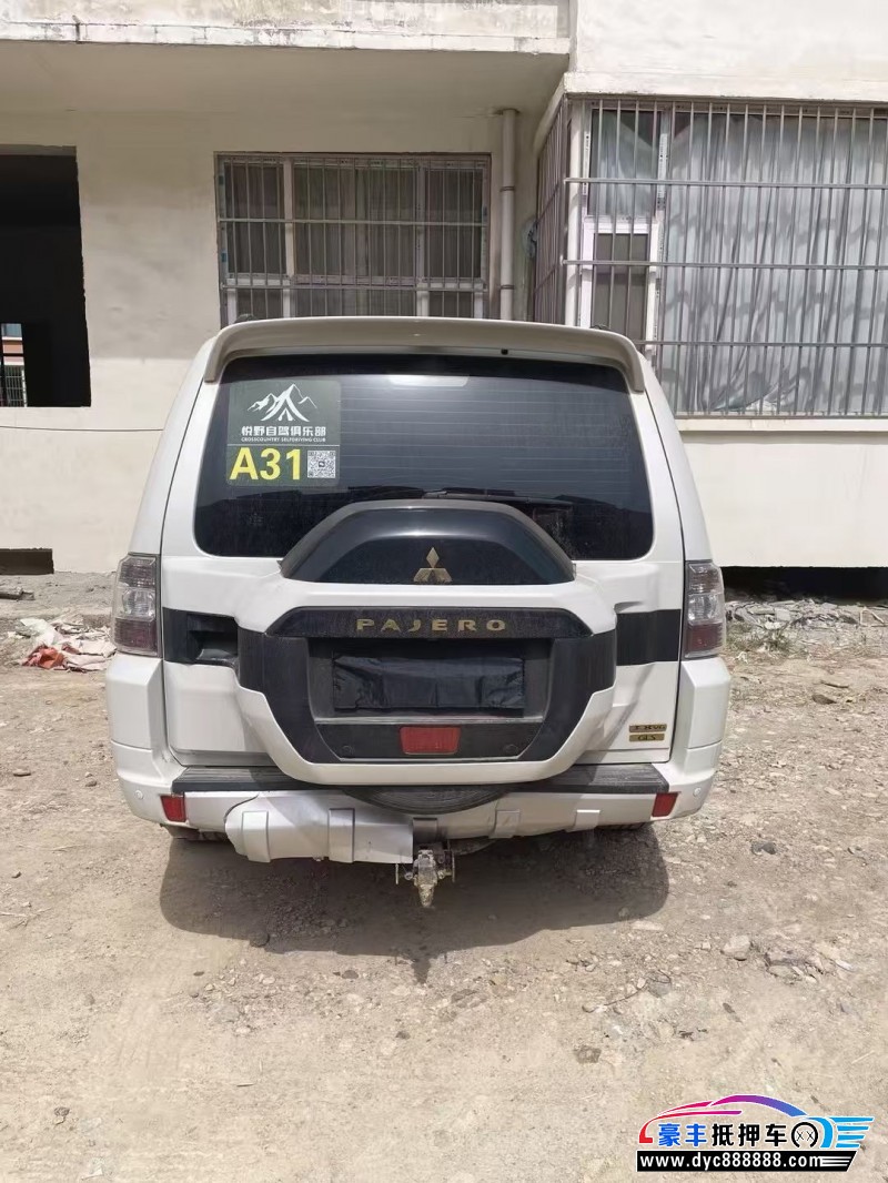 19年三菱帕杰罗轿车抵押车出售