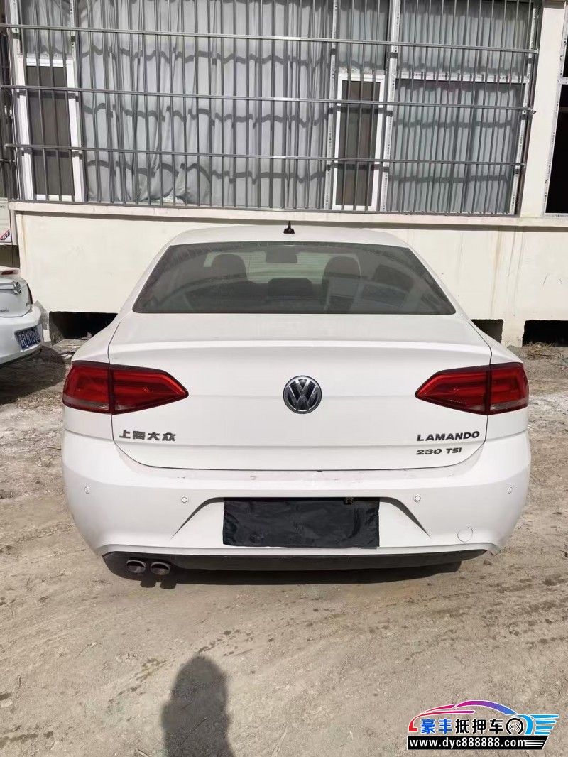 16年大众凌渡轿车抵押车出售