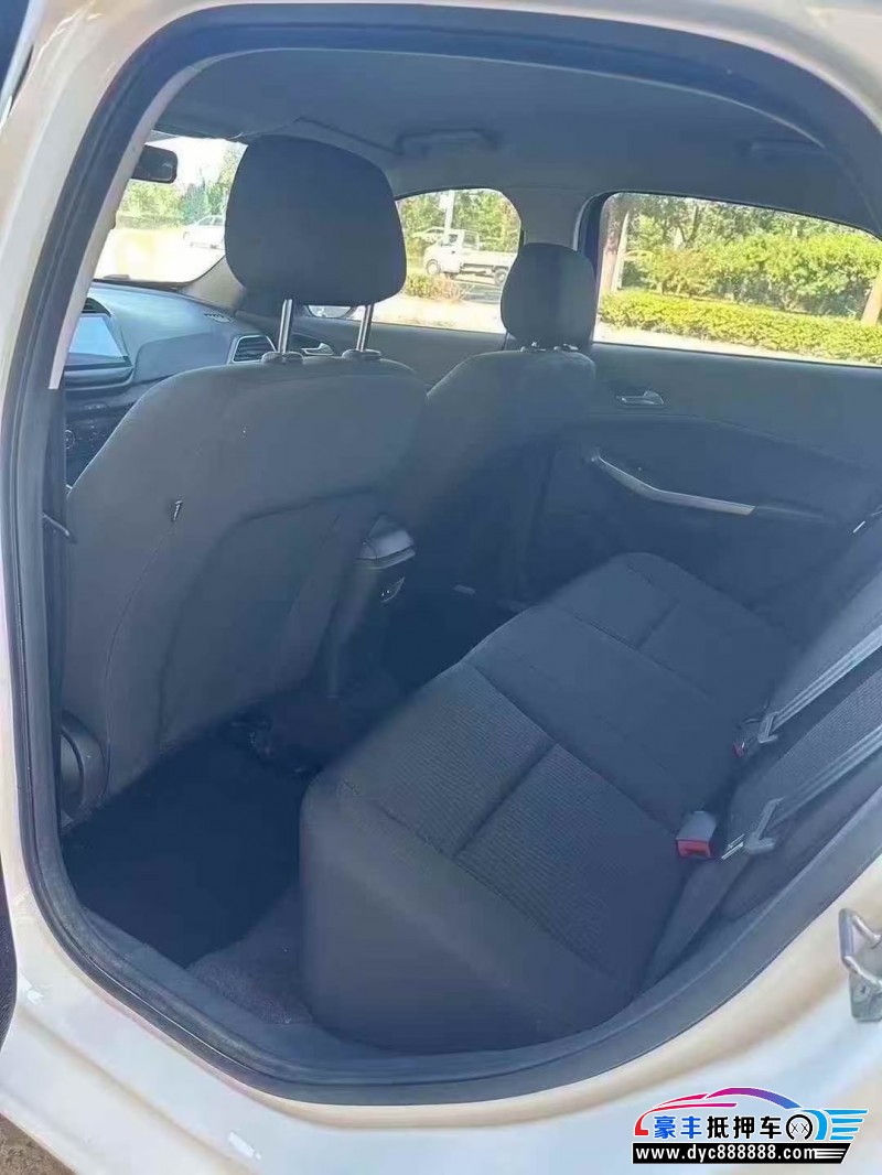 20年福特福睿斯轿车抵押车出售