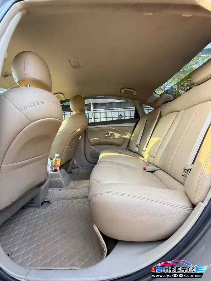 16年日产轩逸轿车抵押车出售