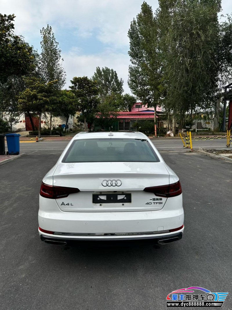 19年奥迪A4轿车抵押车出售