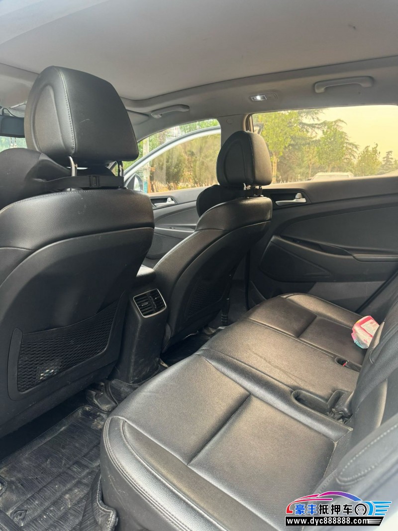 18年现代途胜轿车抵押车出售