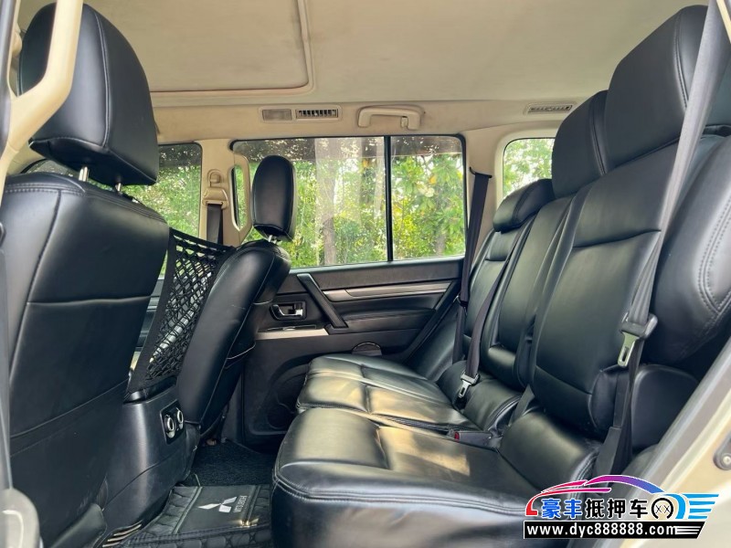 18年三菱帕杰罗轿车抵押车出售