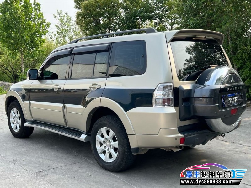 18年三菱帕杰罗轿车抵押车出售