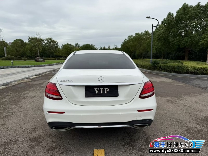 17年奔驰E轿车抵押车出售