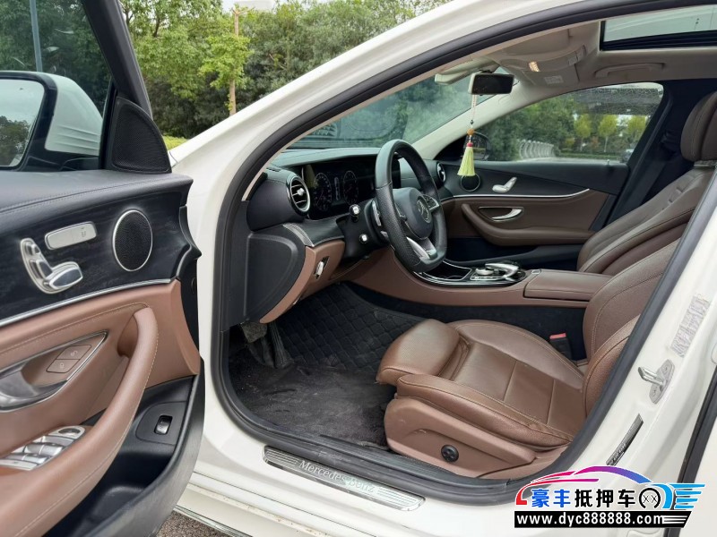 17年奔驰E轿车抵押车出售