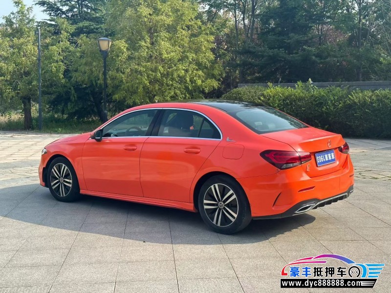 19年奔驰A轿车抵押车出售