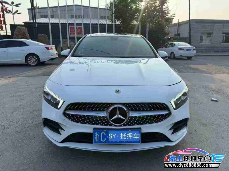 22年奔驰A轿车抵押车出售