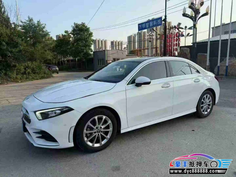 22年奔驰A轿车抵押车出售