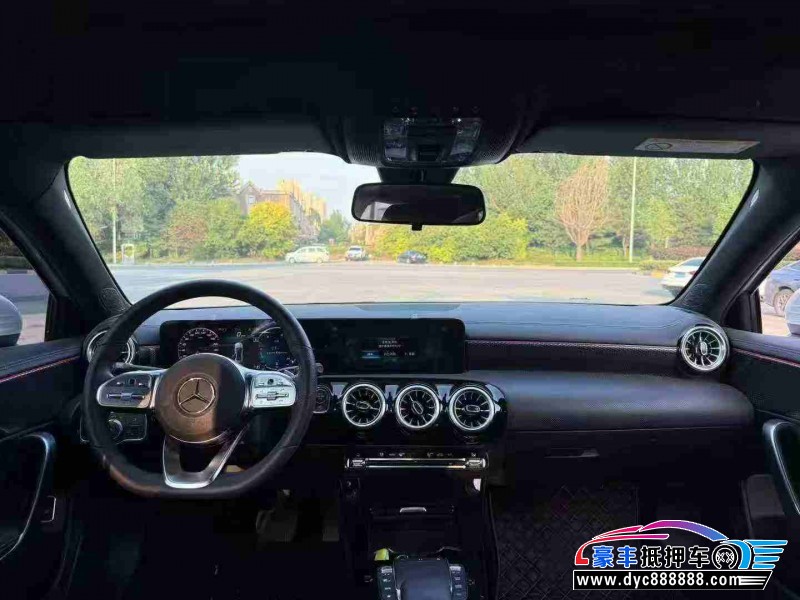 22年奔驰A轿车抵押车出售