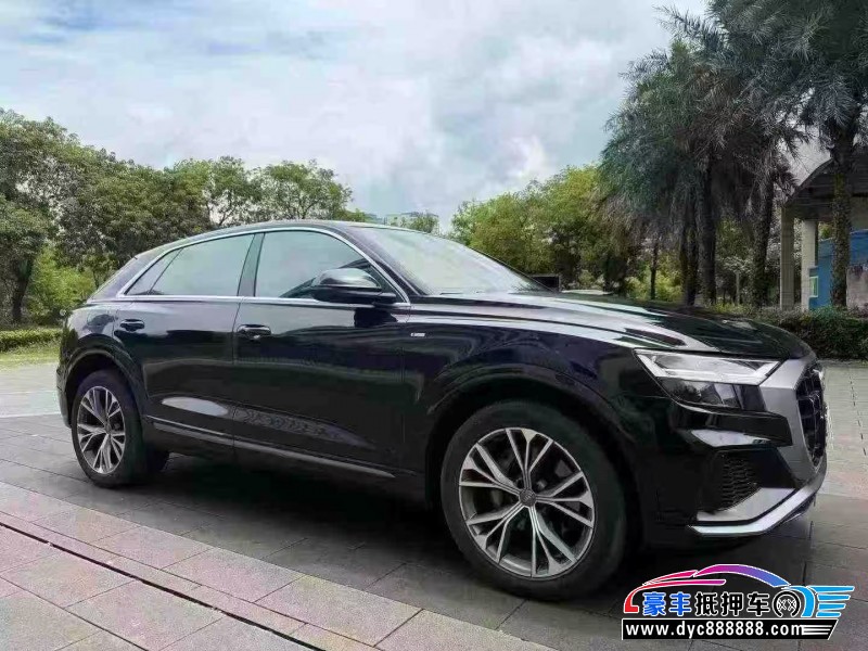 20年奥迪Q8轿车抵押车出售