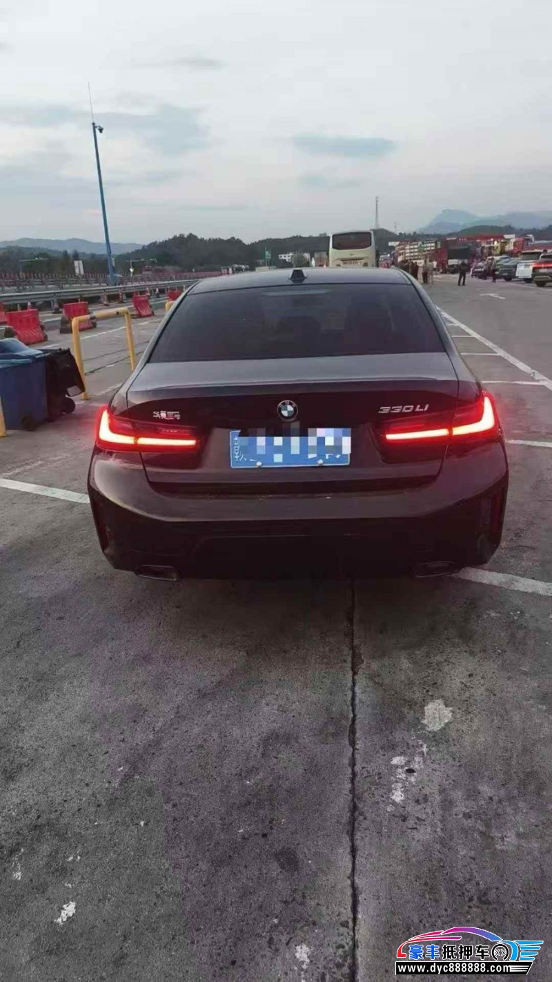 25年宝马3系轿车抵押车出售