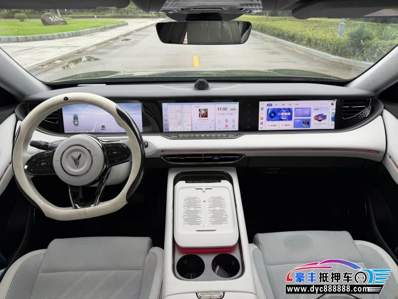 24年岚图FREE轿车抵押车出售