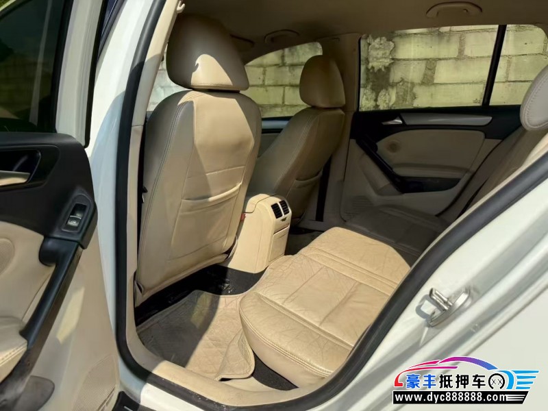 14年大众高尔夫轿车抵押车出售