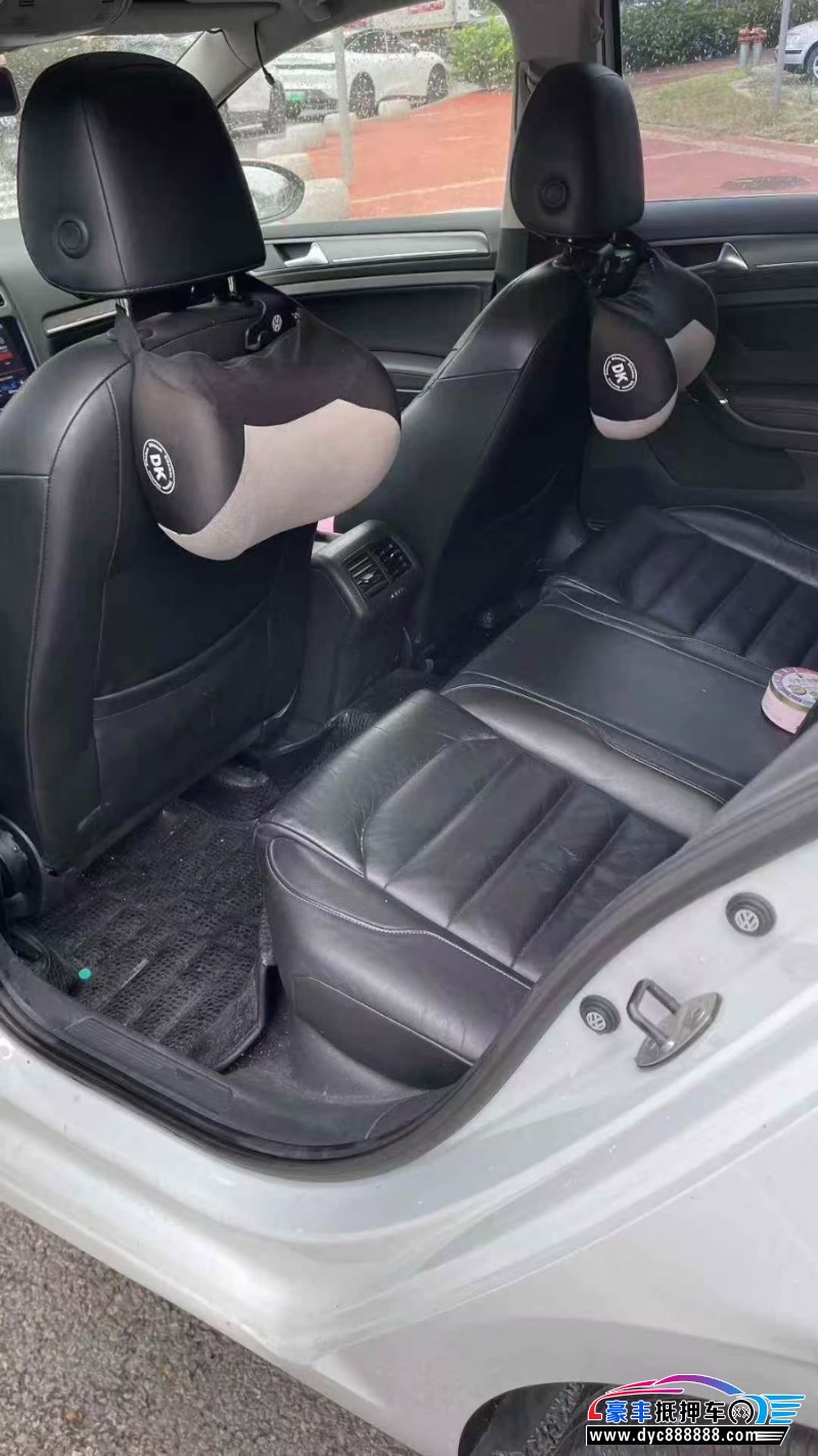 14年大众高尔夫轿车抵押车出售