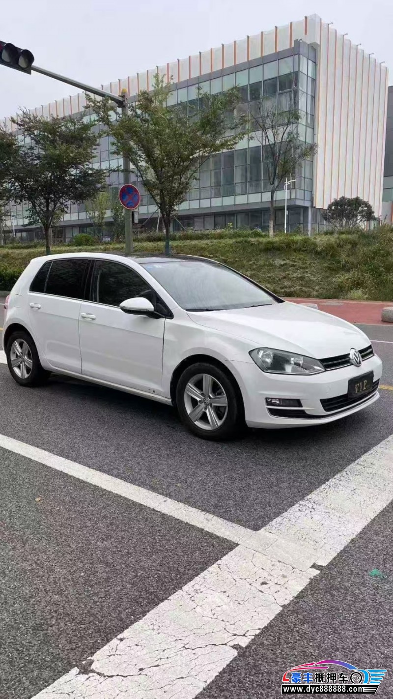 14年大众高尔夫轿车抵押车出售