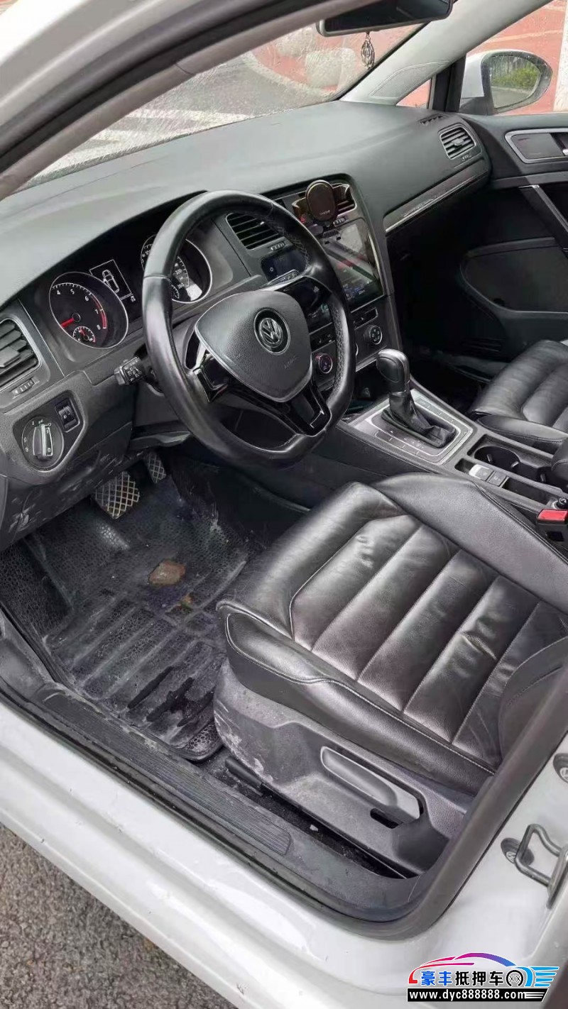 14年大众高尔夫轿车抵押车出售