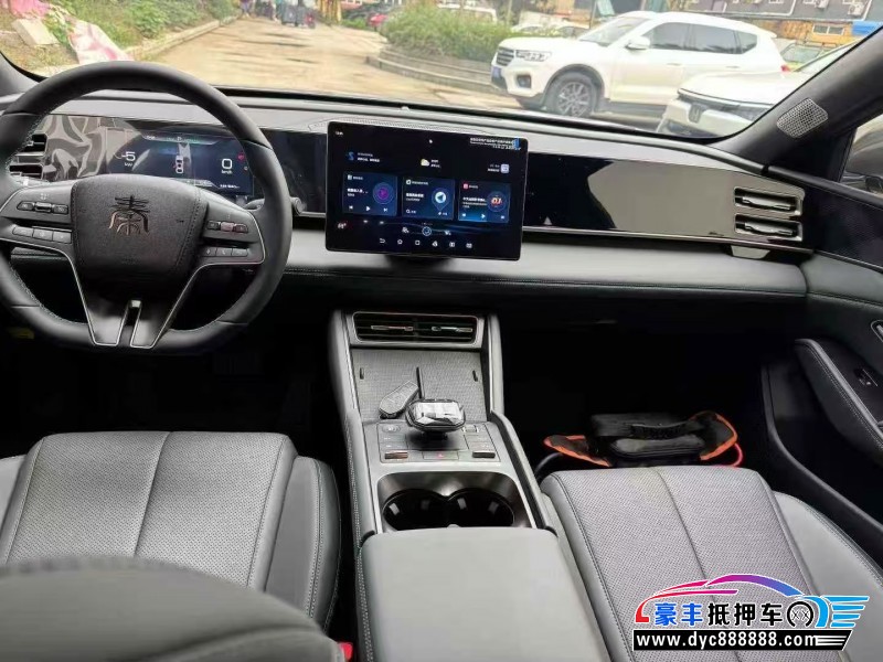 25年比亚迪秦轿车抵押车出售