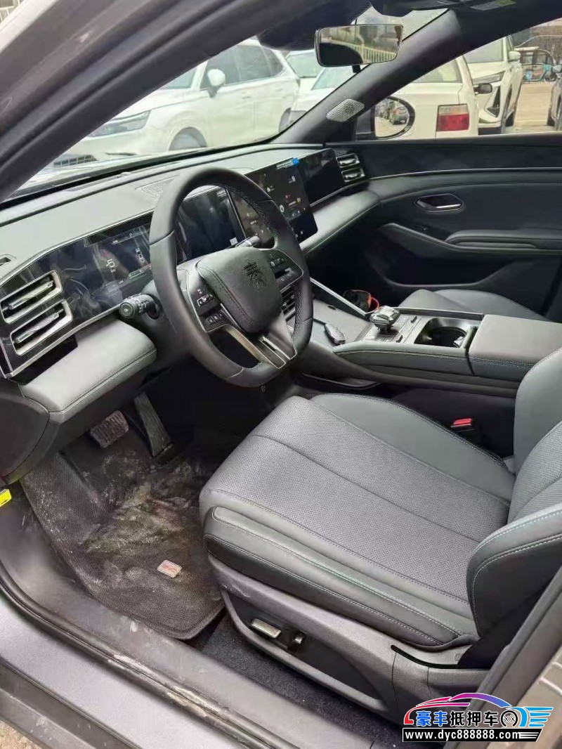 25年比亚迪秦轿车抵押车出售