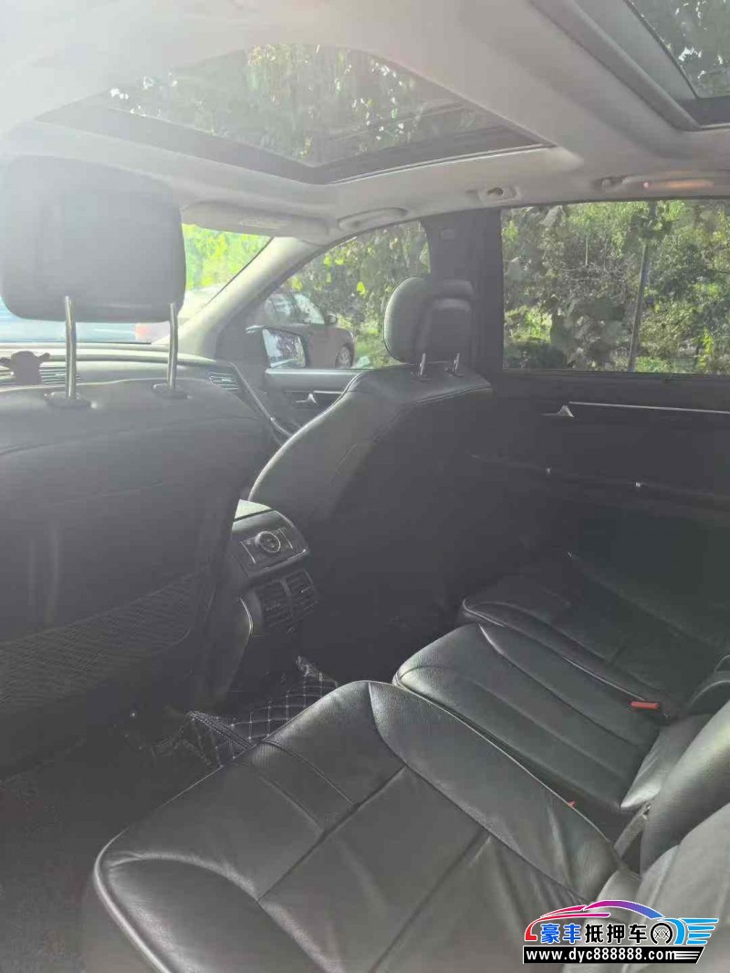 17年奔驰R轿车抵押车出售