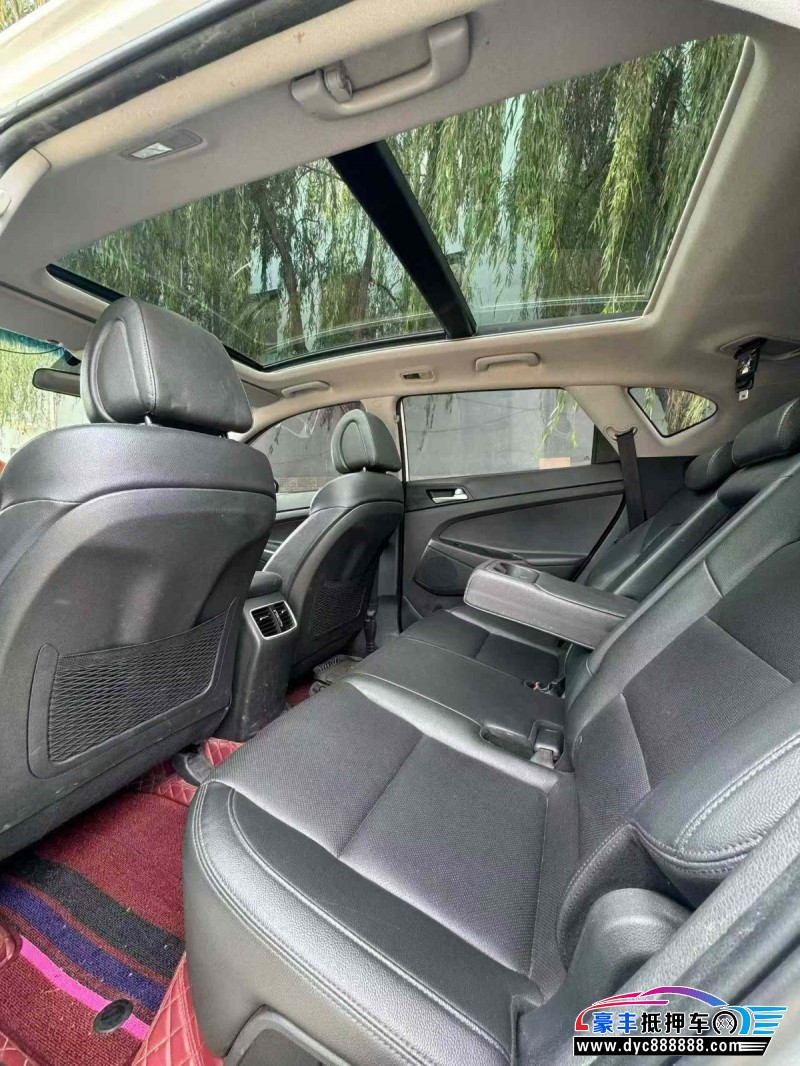 18年现代途胜轿车抵押车出售