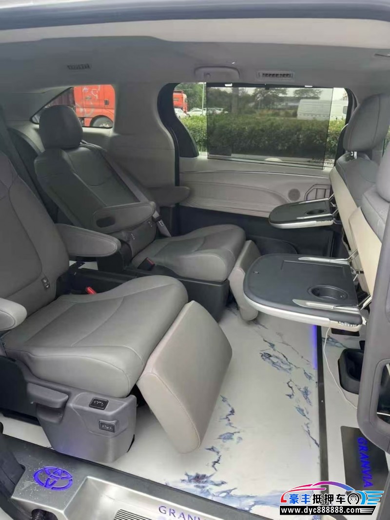 23年丰田格瑞维亚轿车抵押车出售