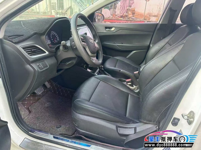 17年现代悦纳轿车抵押车出售