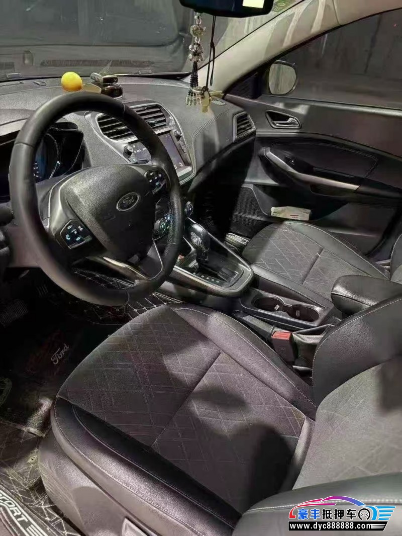 20年福特福睿斯轿车抵押车出售