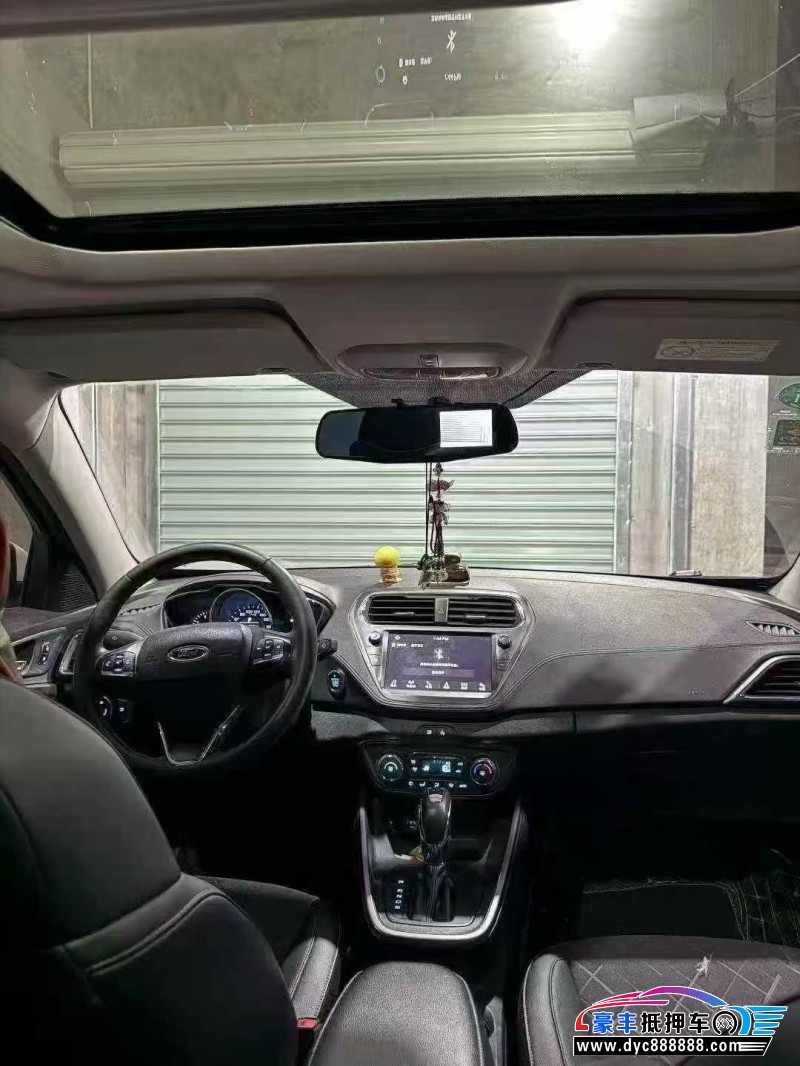 20年福特福睿斯轿车抵押车出售