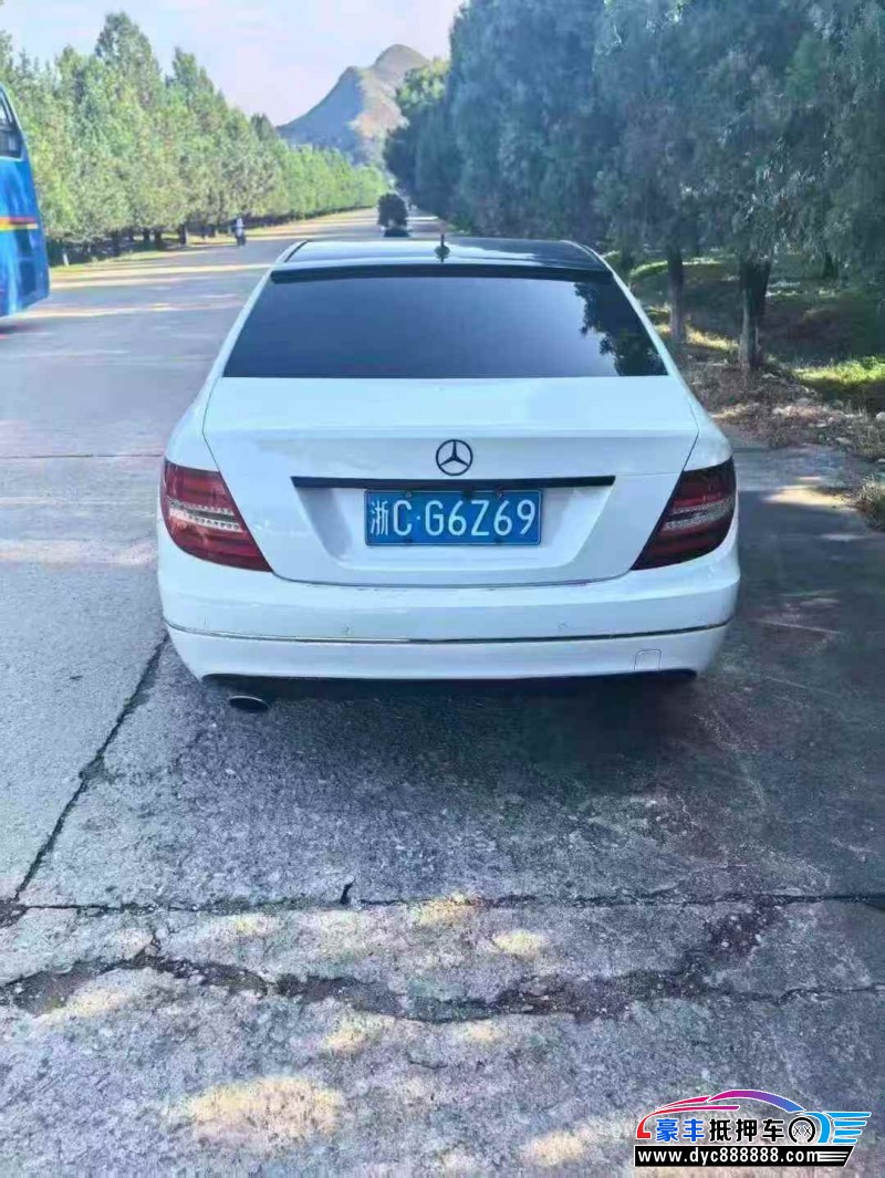 13年奔驰C轿车抵押车出售