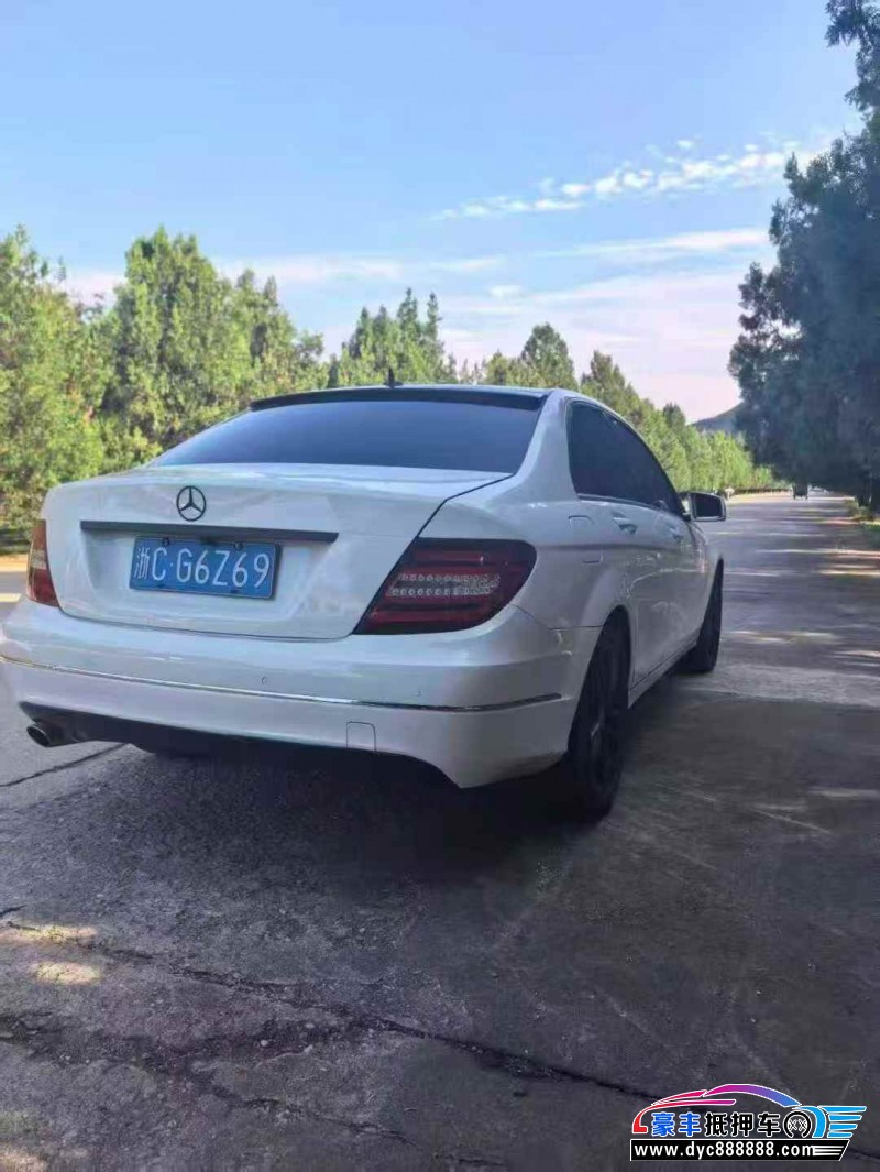 13年奔驰C轿车抵押车出售