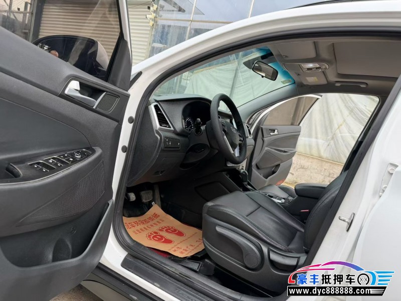 16年现代途胜轿车抵押车出售