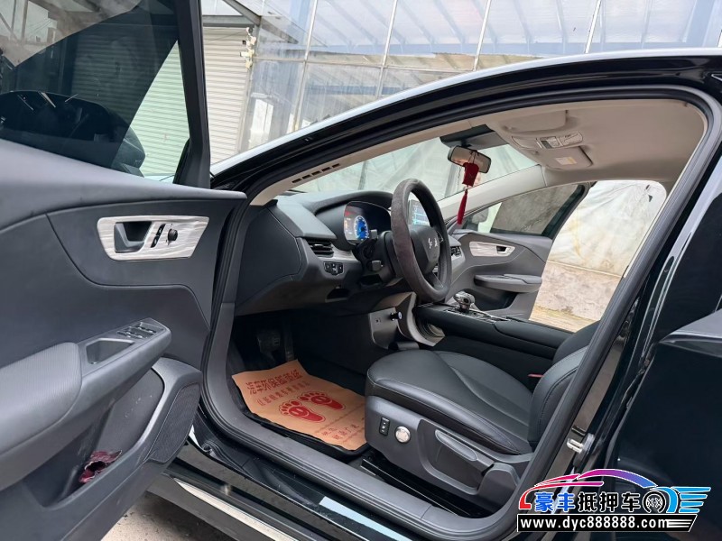 24年红旗EQM5轿车抵押车出售