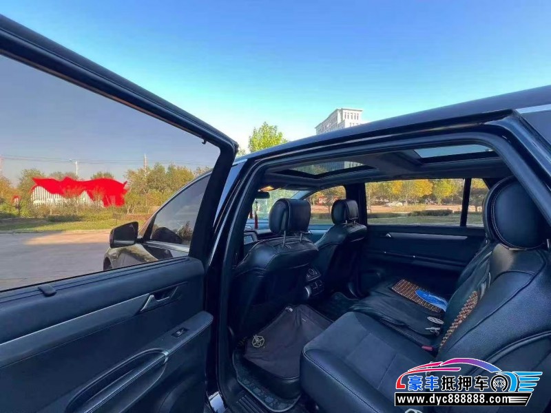 14年奔驰R轿车抵押车出售