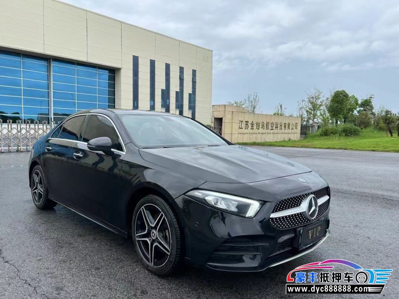19年奔驰A轿车抵押车出售
