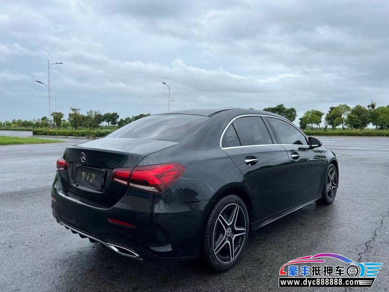 19年奔驰A轿车抵押车出售