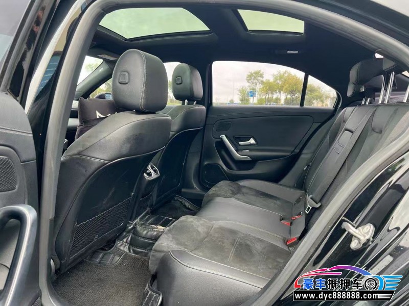 19年奔驰A轿车抵押车出售