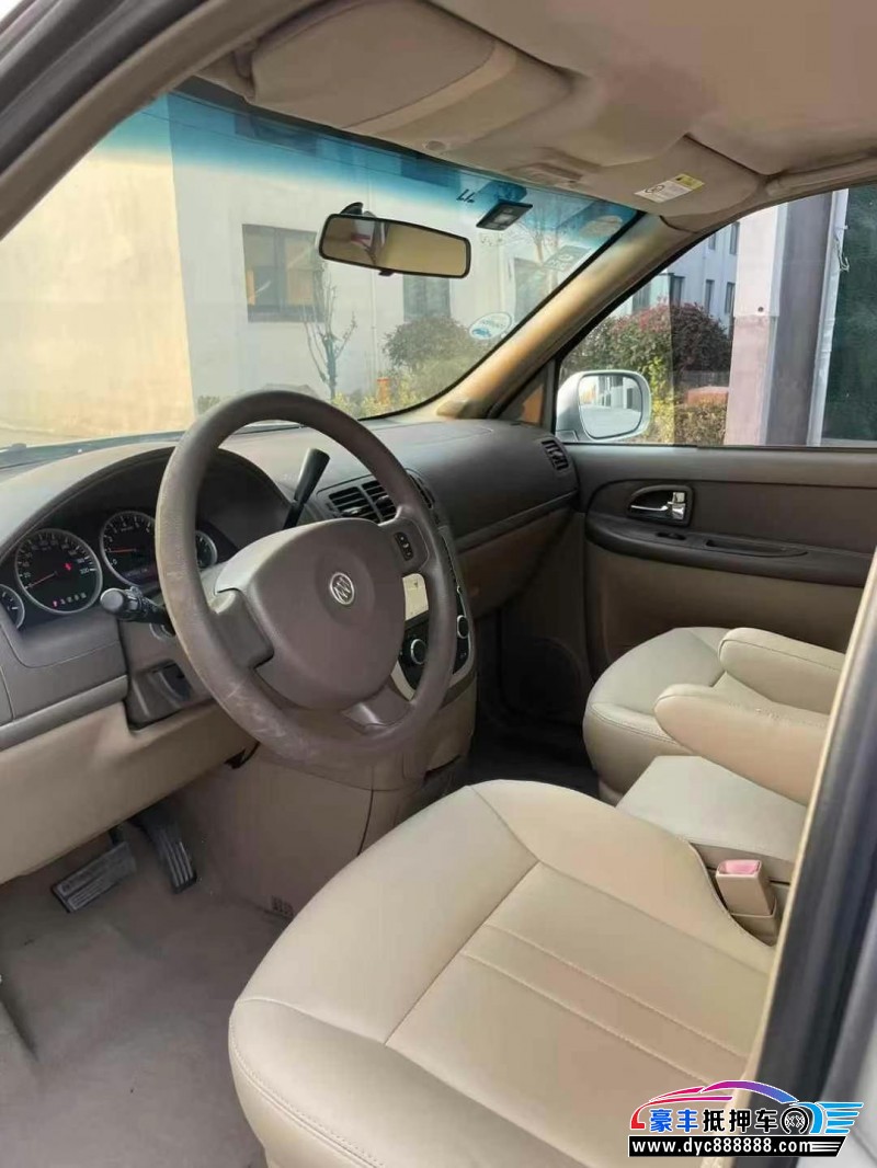 13年别克GL8轿车抵押车出售