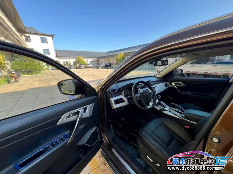 17年吉利博越轿车抵押车出售