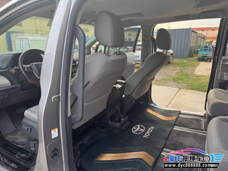 24年丰田塞纳轿车抵押车出售